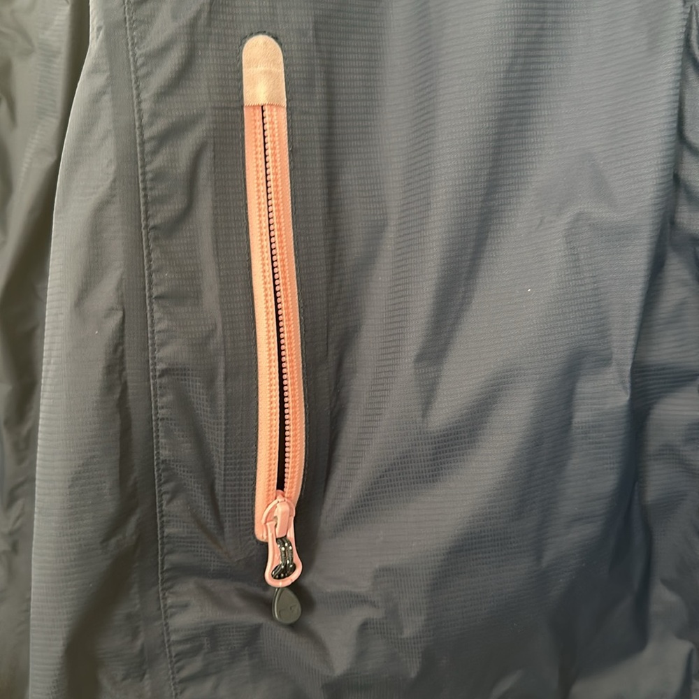 Vineyard Vines Rain Jacket - Picture 2 of 7